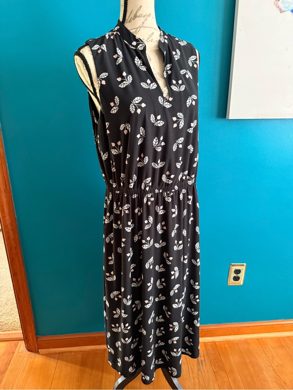 Anne Klein Black Sleeveless Midi Dress with White & Light Pink Leaf Print